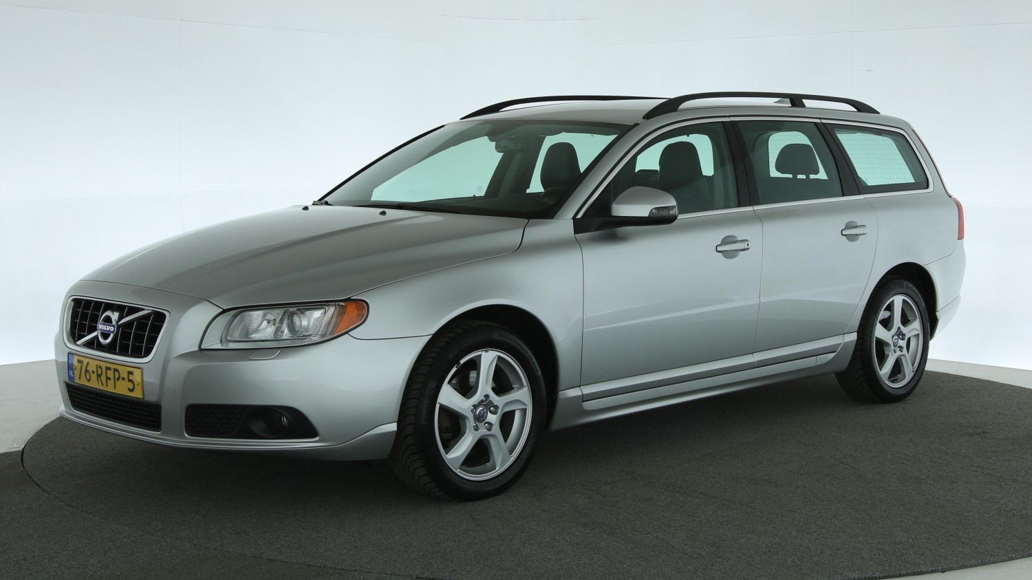 Volvo V70 Station 2011 76-RFP-5 1