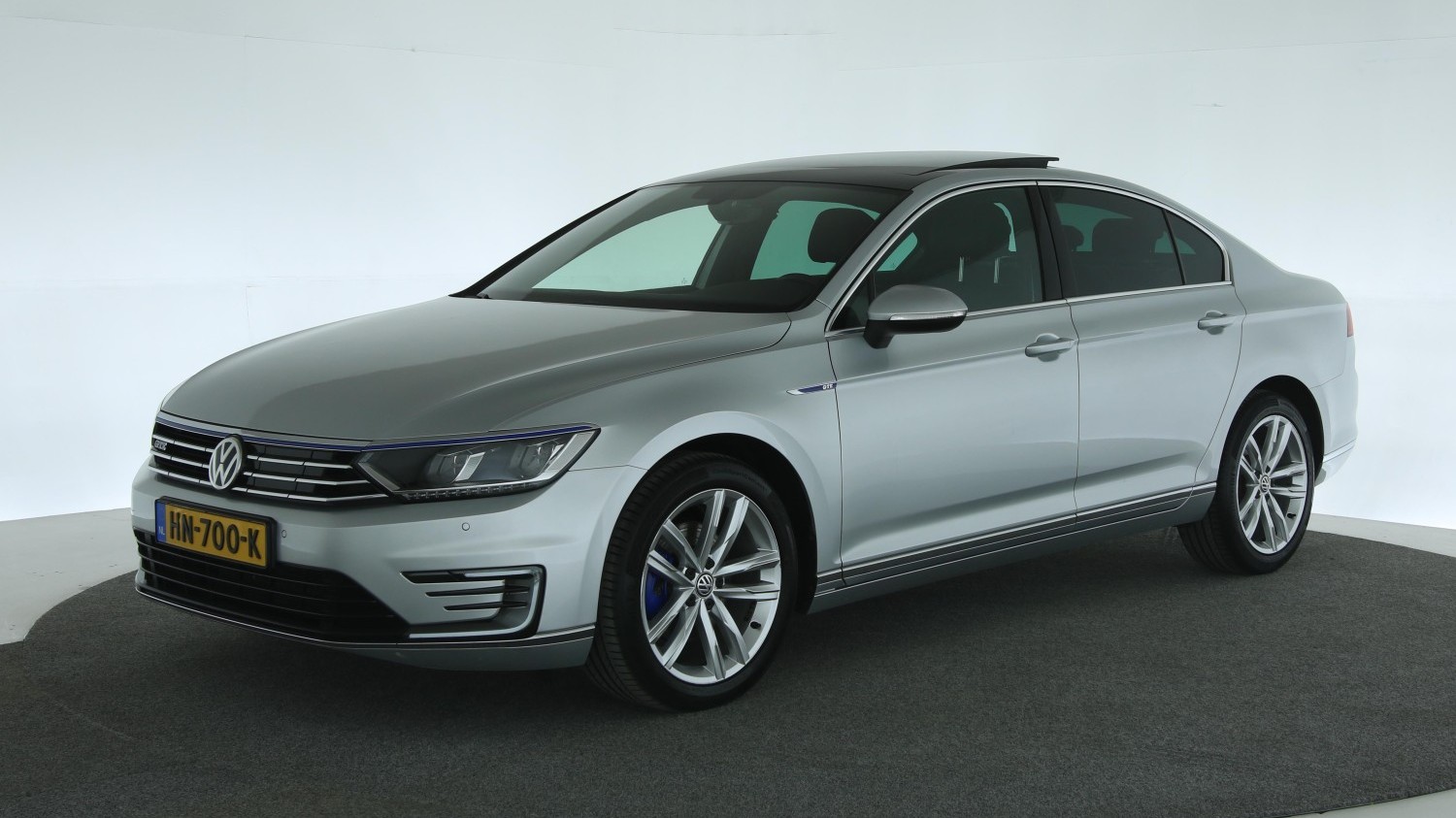 Volkswagen Passat Sedan 2015 HN-700-K 1