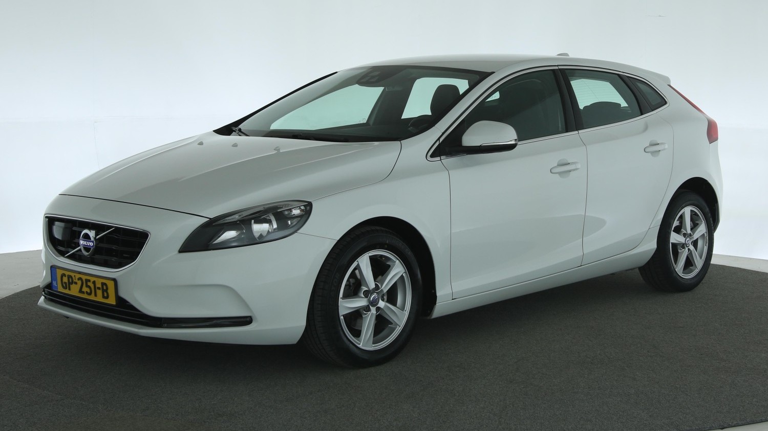 Volvo V40 Hatchback 2015 GP-251-B 1
