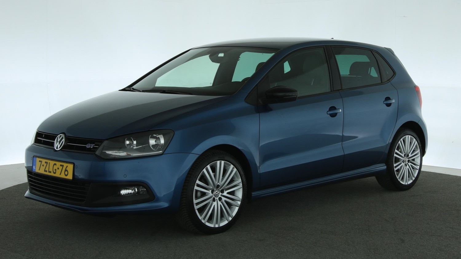 Volkswagen Polo Hatchback 2015 7-ZLG-76 1