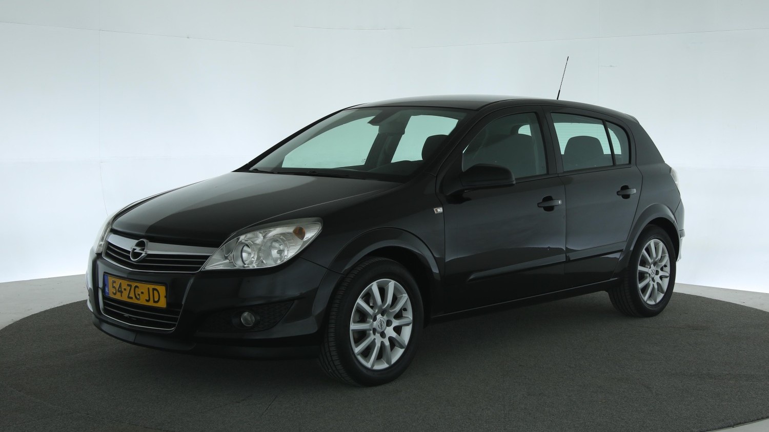 Opel Astra Hatchback 2008 54-ZG-JD 1