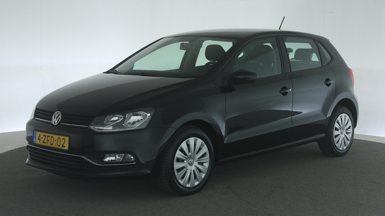 Volkswagen Polo Hatchback 2015 4-ZFD-02 1