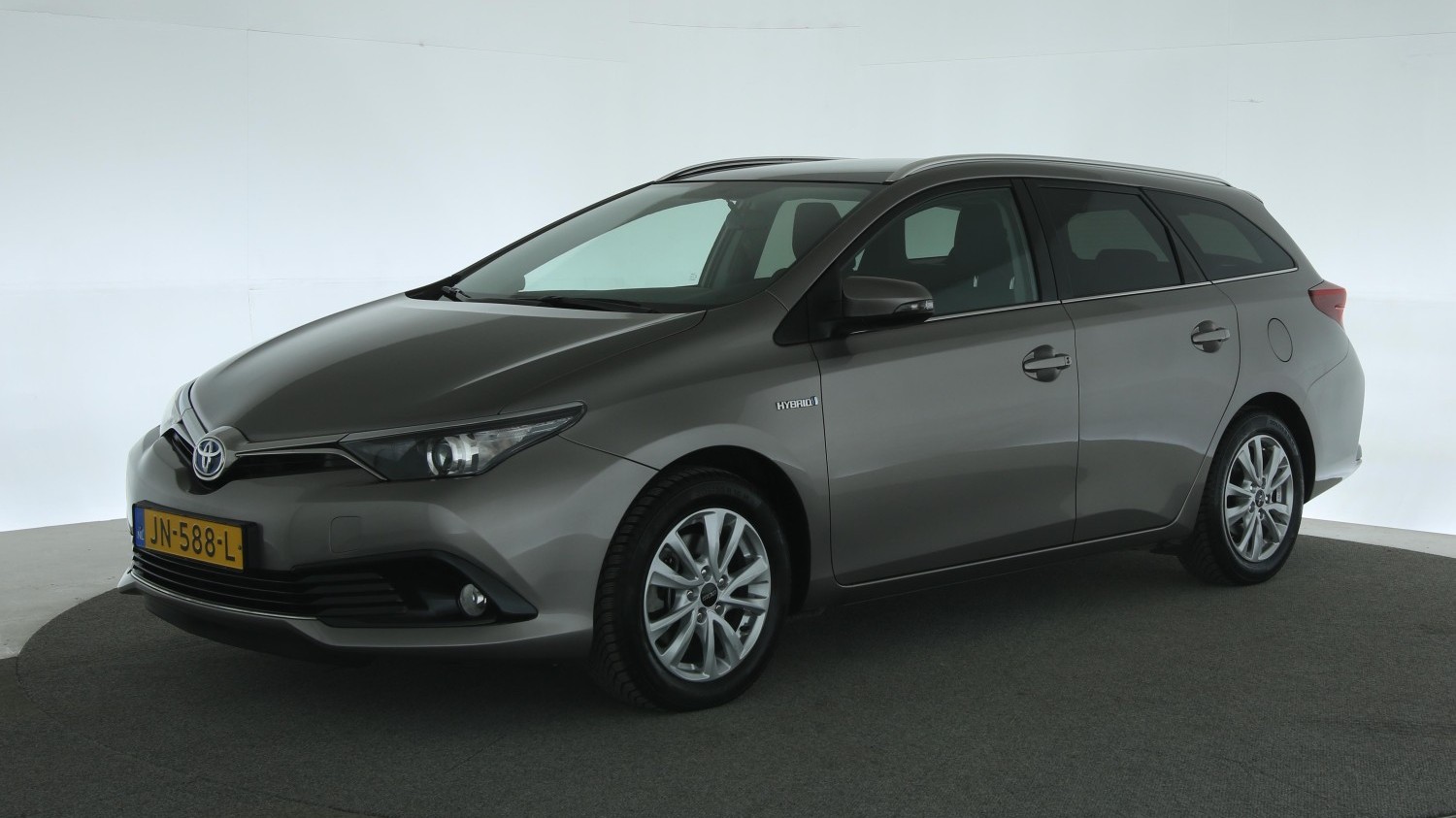 Toyota Auris Station 2016 JN-588-L 1