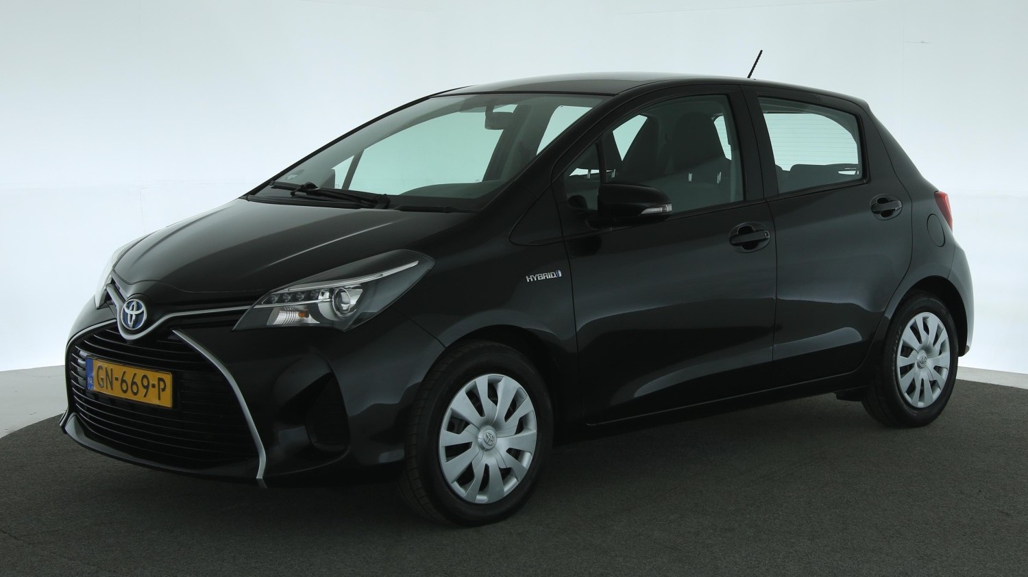 Toyota Yaris Hatchback 2015 GN-669-P 1