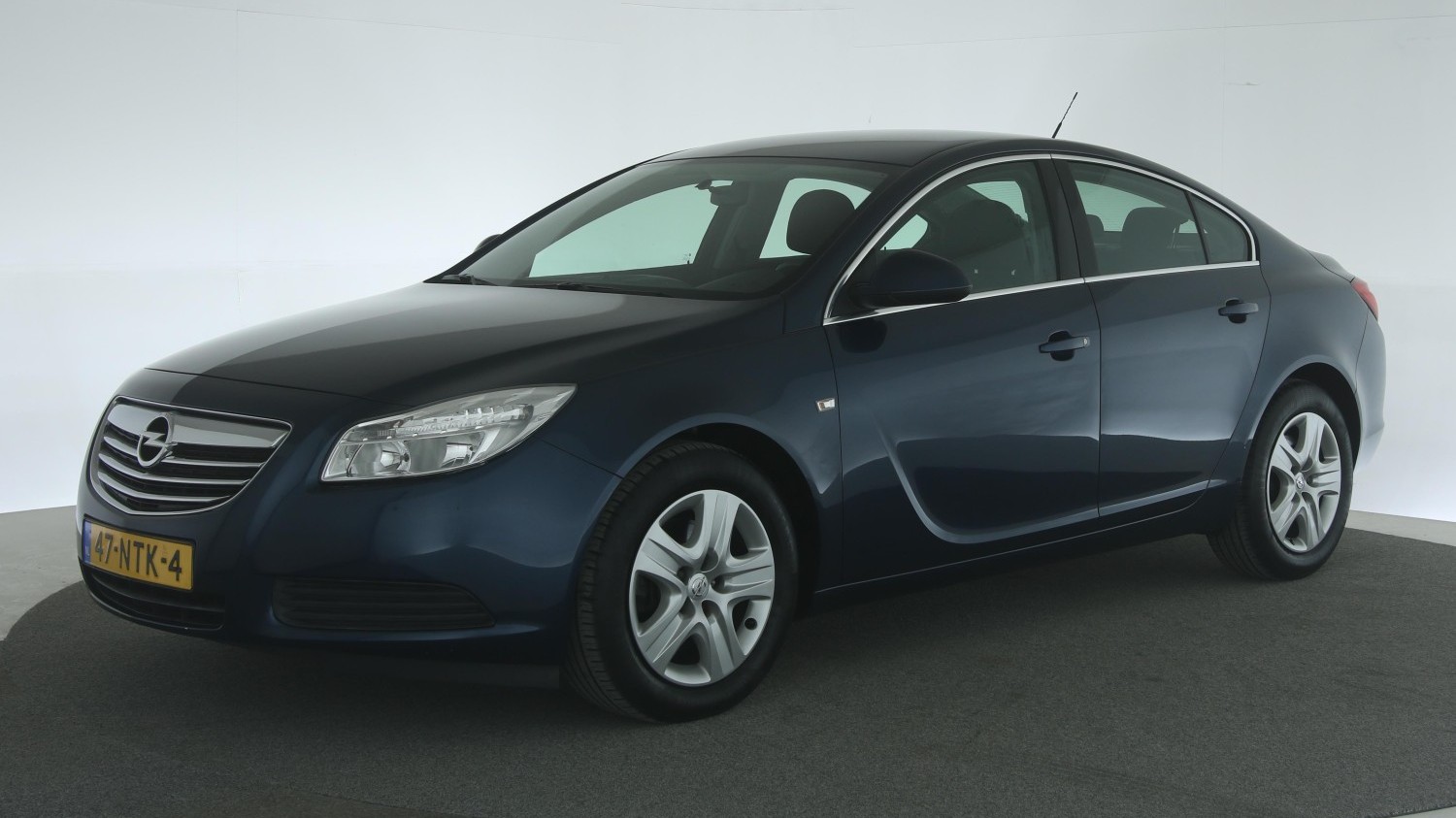 Opel Insignia Hatchback 2010 47-NTK-4 1