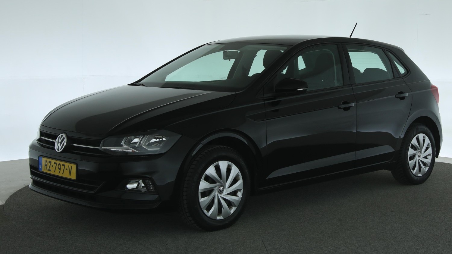 Volkswagen Polo Hatchback 2018 RZ-797-V 1