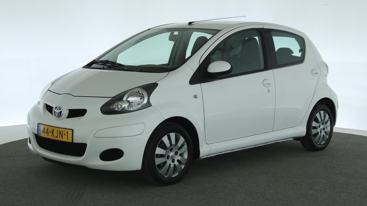 Toyota Aygo Hatchback 2009 44-KJN-1 1