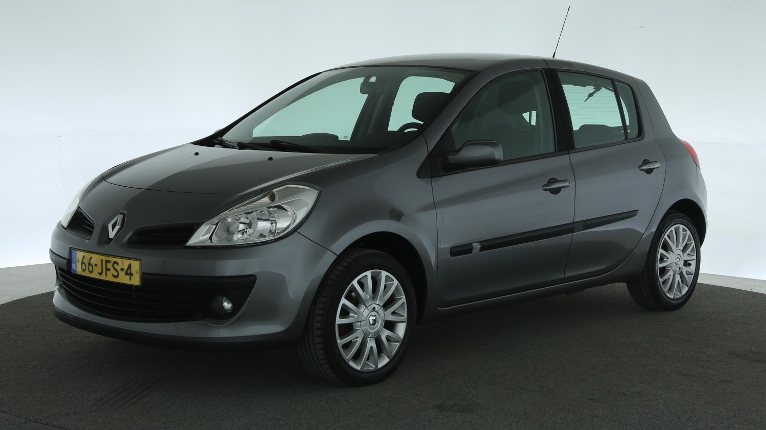 Renault Clio Hatchback 2009 66-JFS-4 1