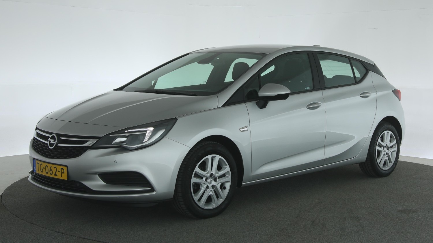 Opel Astra Hatchback 2018 TG-062-P 1