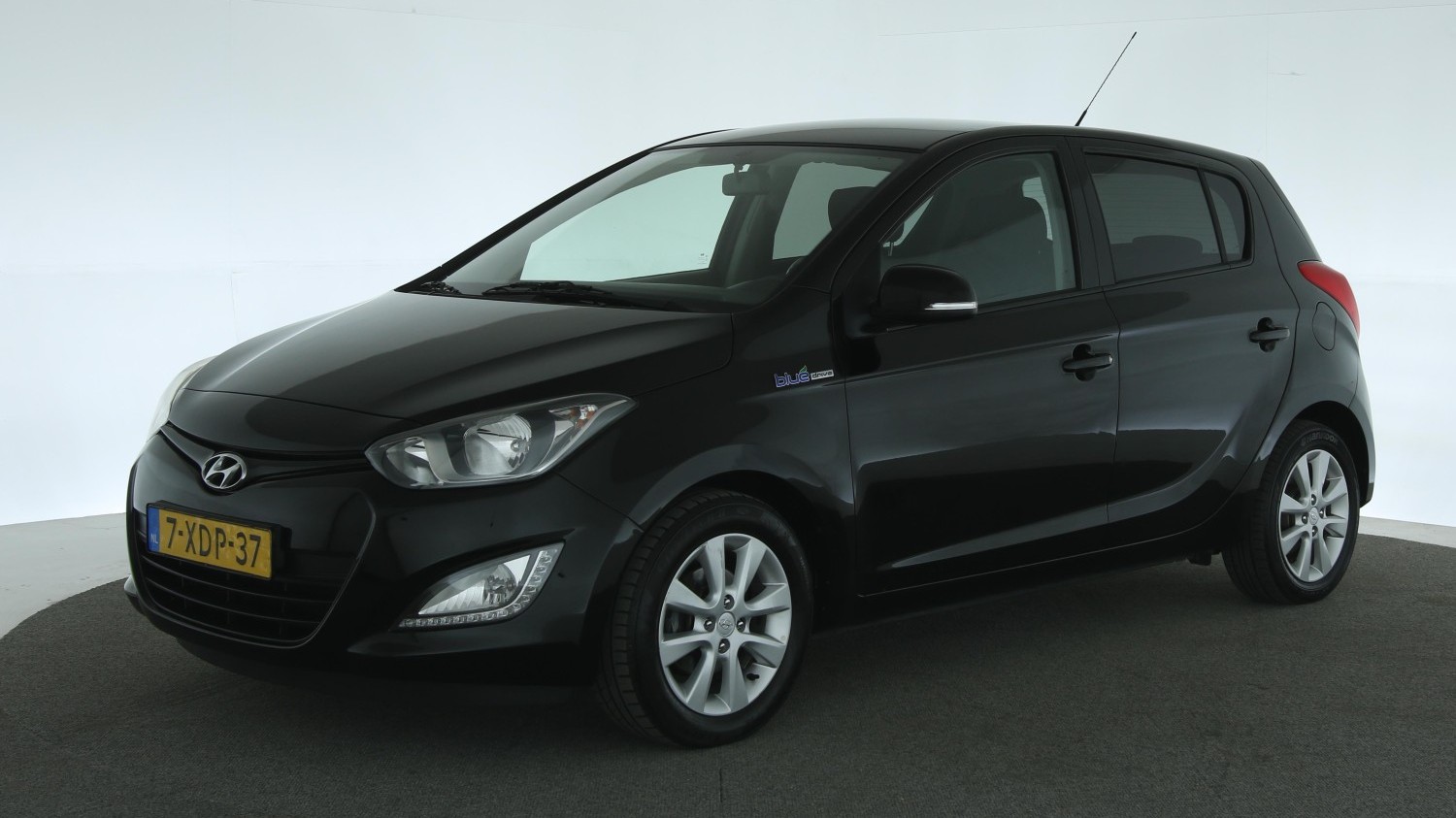 Hyundai i20 Hatchback 2014 7-XDP-37 1