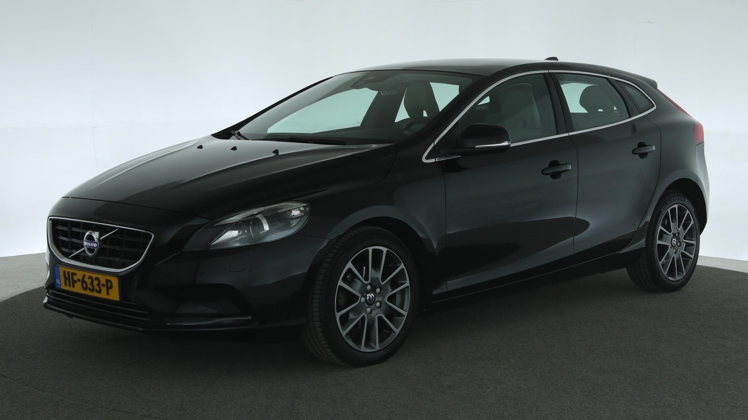 Volvo V40 Hatchback 2015 HF-633-P 1