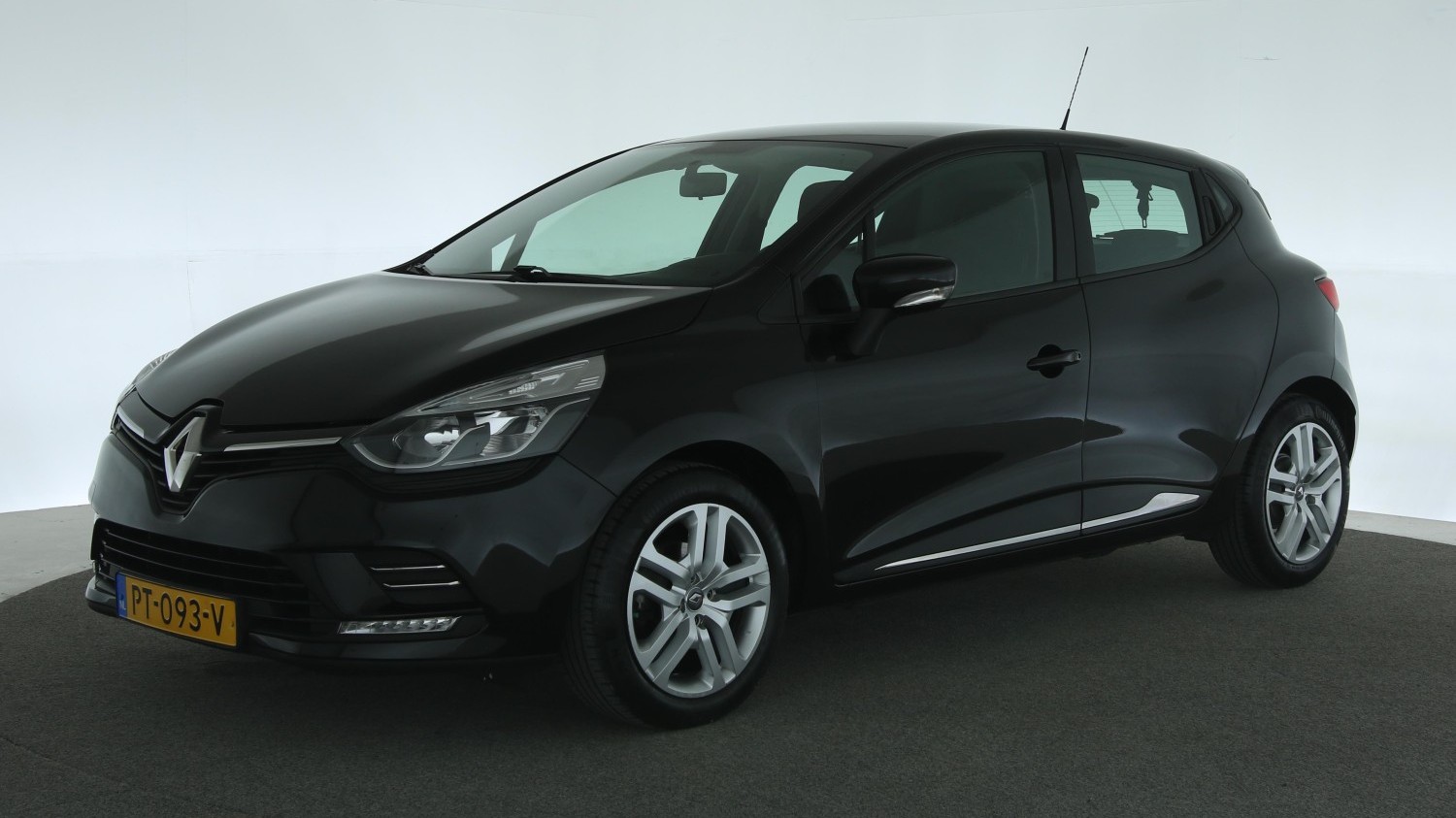 Renault Clio Hatchback 2017 PT-093-V 1